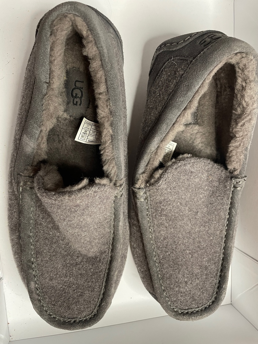 UGG Mens Ascot Charcoal Grey Slippers - Picture 2 of 5